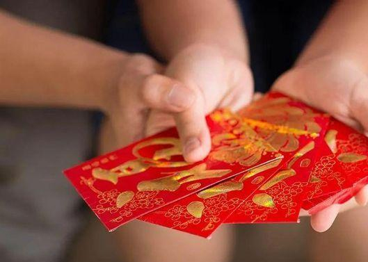 眷注员工怙恃，，，，，为员工怙恃设置眷注金制度